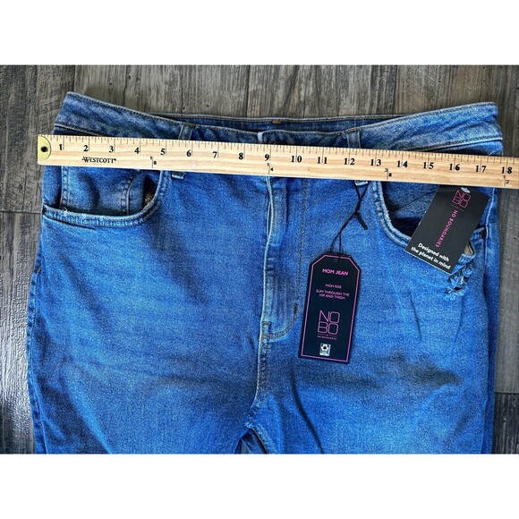 No Boundaries Juniors' High Rise Mom Jeans Fray Hem Medium Wash Size 17 NEW‎ - Picture 3 of 8